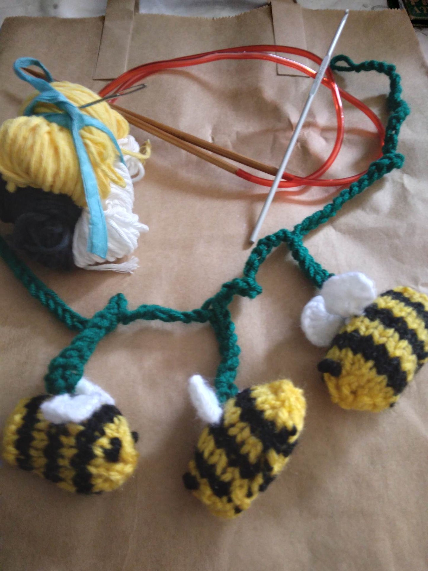 Workshop - Bee Bee Bunting