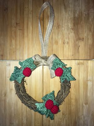 Wreath - crochet holly